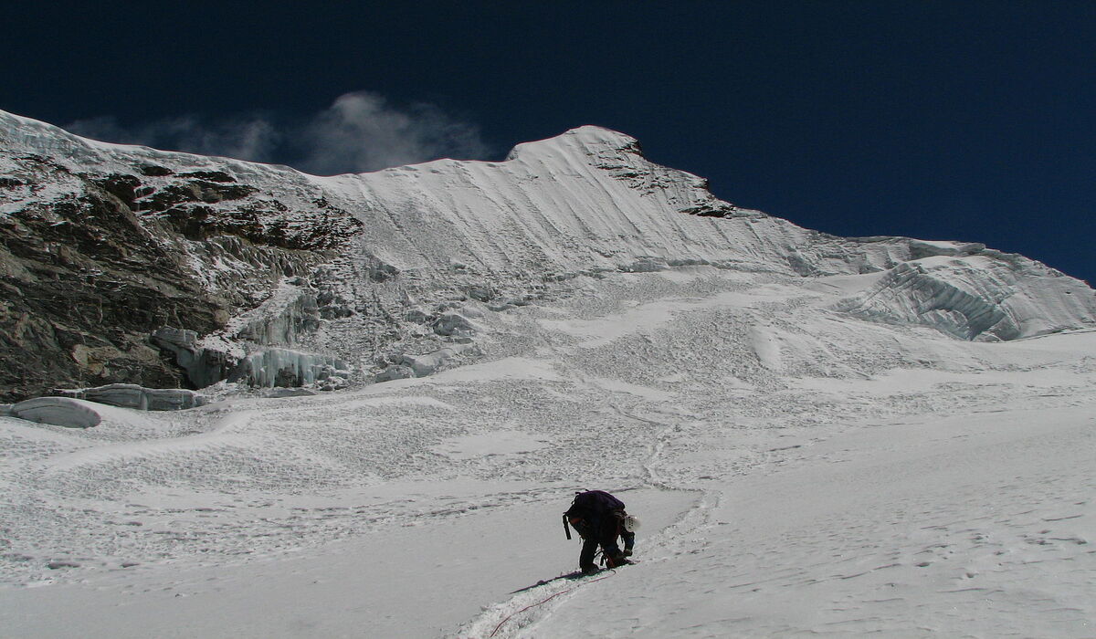 island peak climbing weather